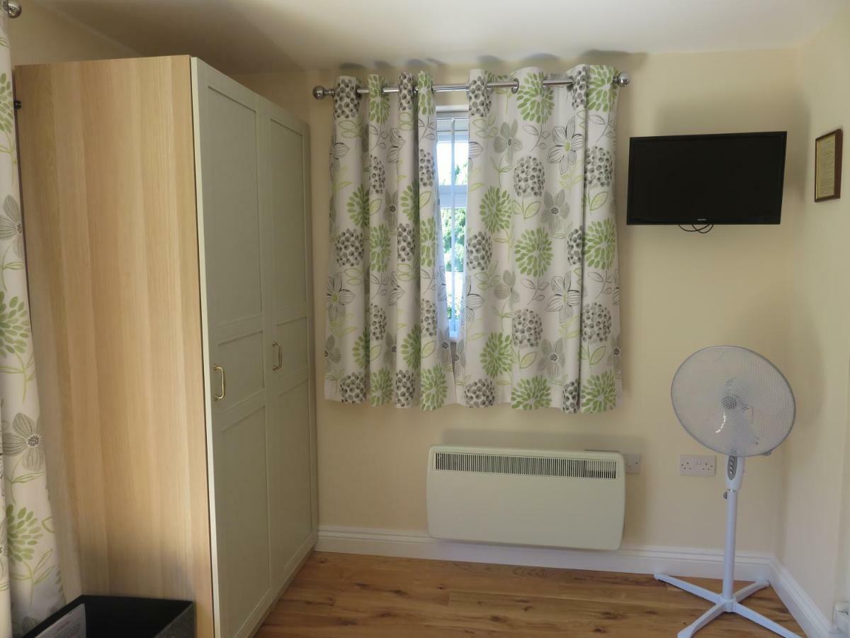 Apple Tree Corner Apartment Yate Bagian luar foto